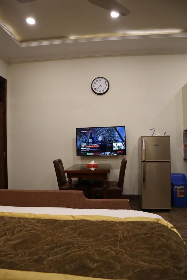 Hayyat Luxury Hotel Suites ลาฮอร์ ภายนอก รูปภาพ