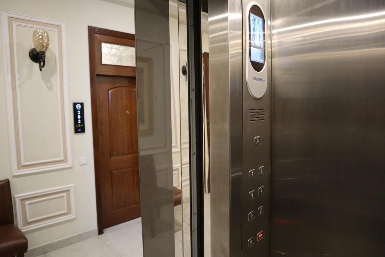 Hayyat Luxury Hotel Suites ลาฮอร์ ภายนอก รูปภาพ
