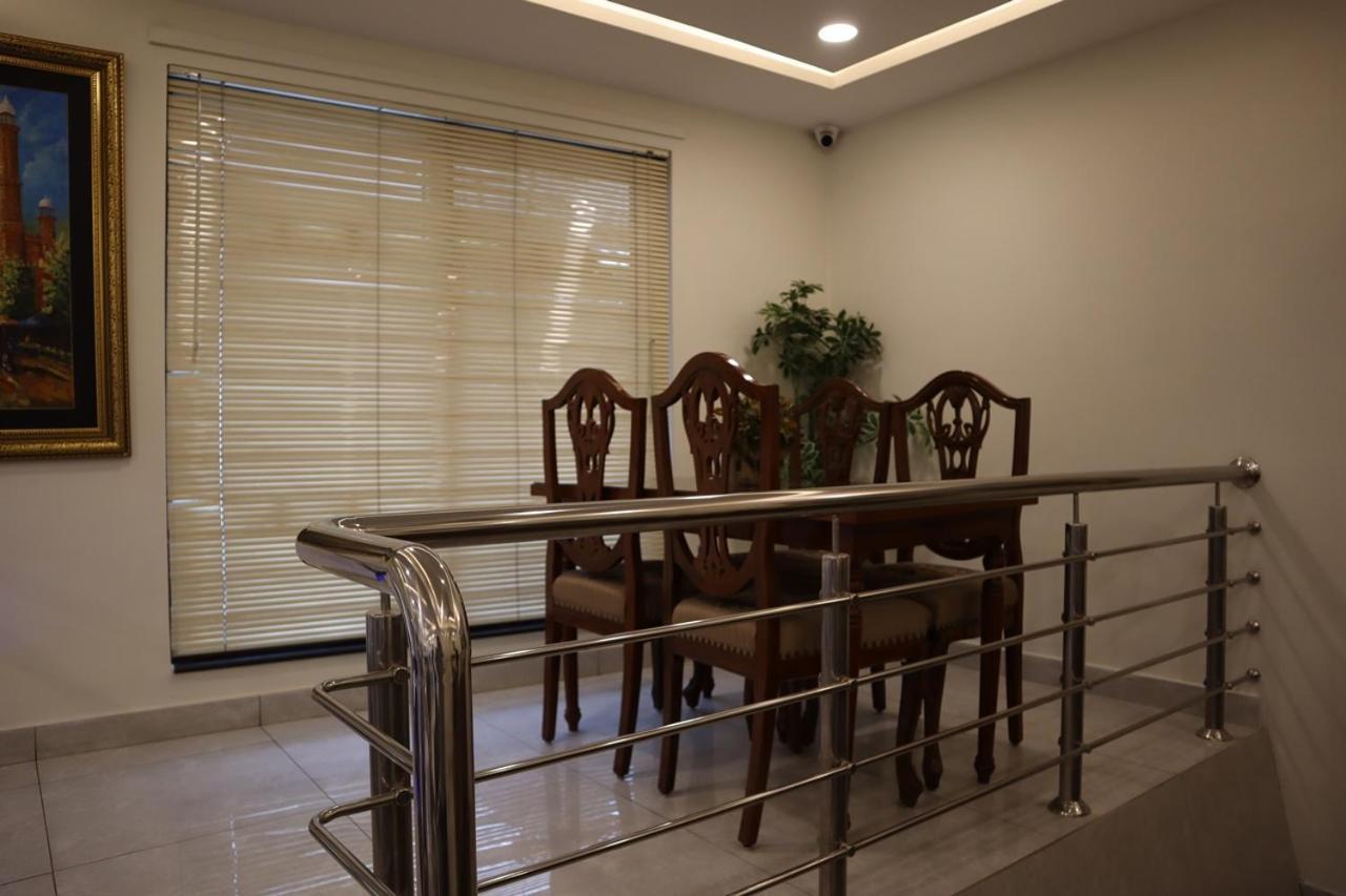 Hayyat Luxury Hotel Suites ลาฮอร์ ภายนอก รูปภาพ