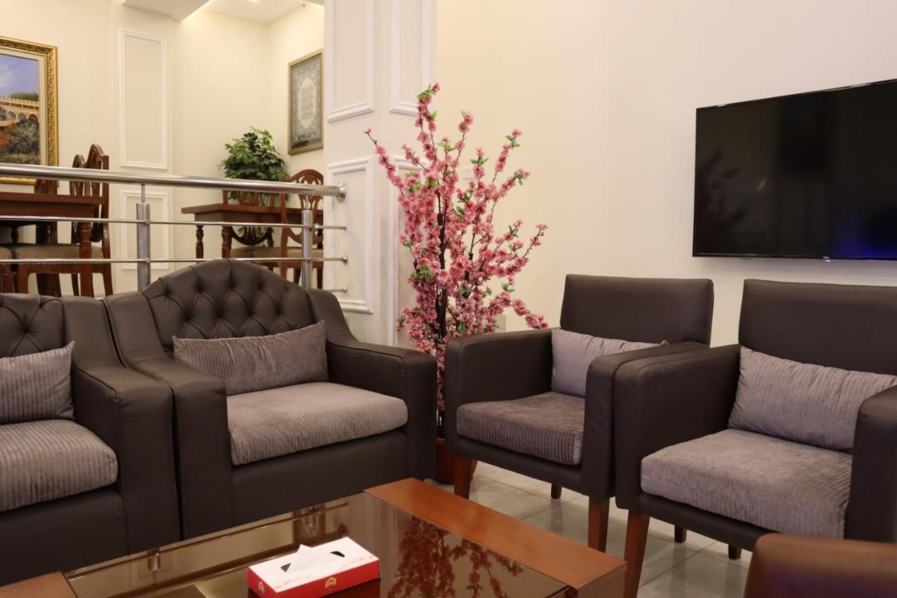 Hayyat Luxury Hotel Suites ลาฮอร์ ภายนอก รูปภาพ