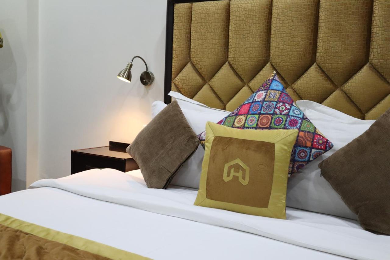 Hayyat Luxury Hotel Suites ลาฮอร์ ภายนอก รูปภาพ