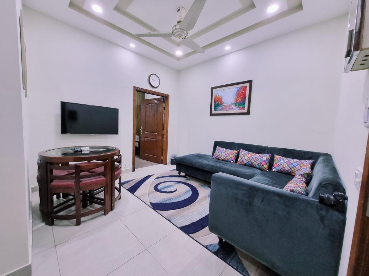 Hayyat Luxury Hotel Suites ลาฮอร์ ภายนอก รูปภาพ