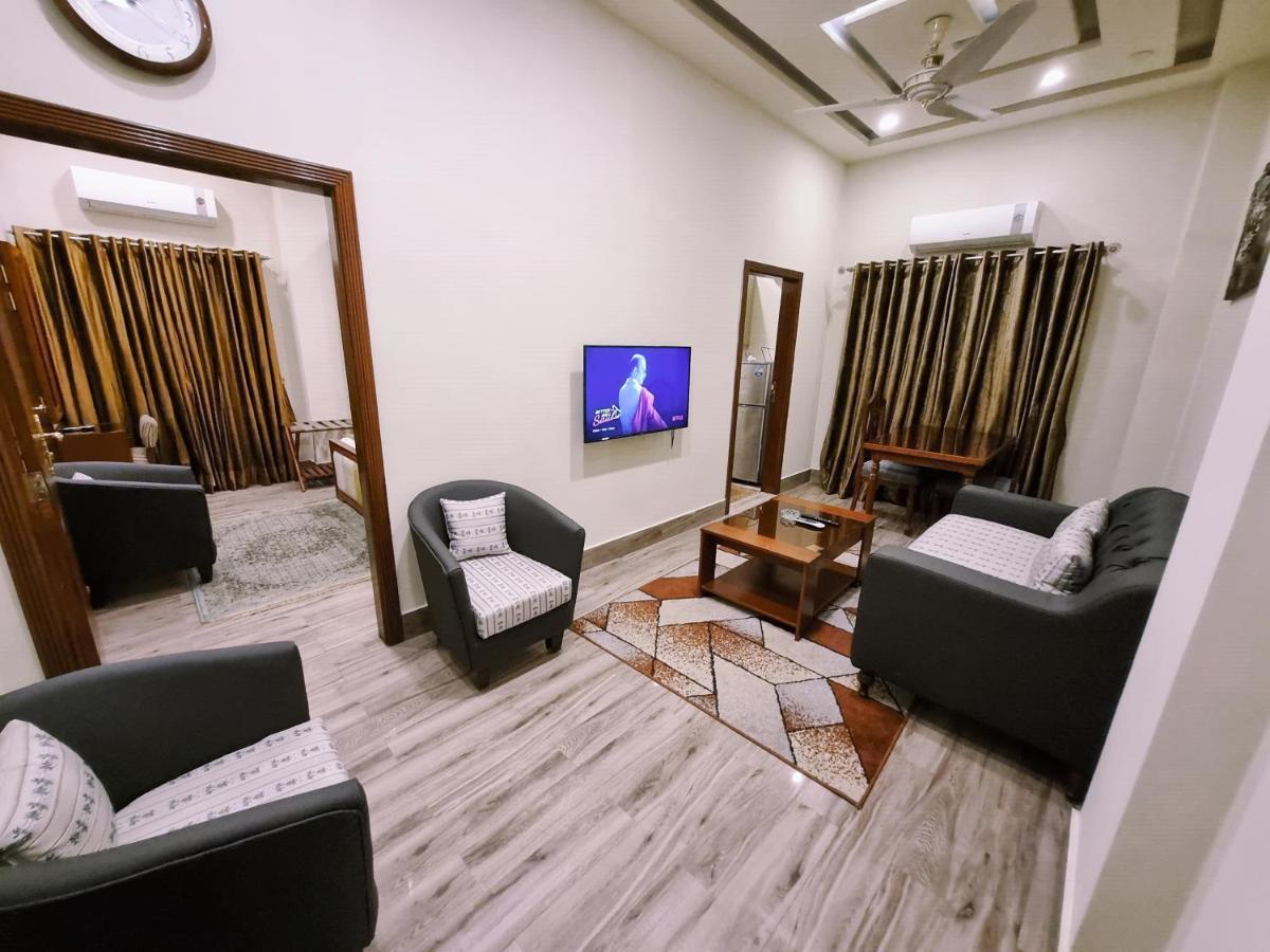 Hayyat Luxury Hotel Suites ลาฮอร์ ภายนอก รูปภาพ