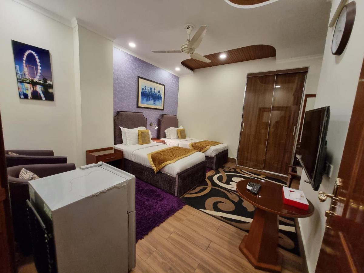 Hayyat Luxury Hotel Suites ลาฮอร์ ภายนอก รูปภาพ