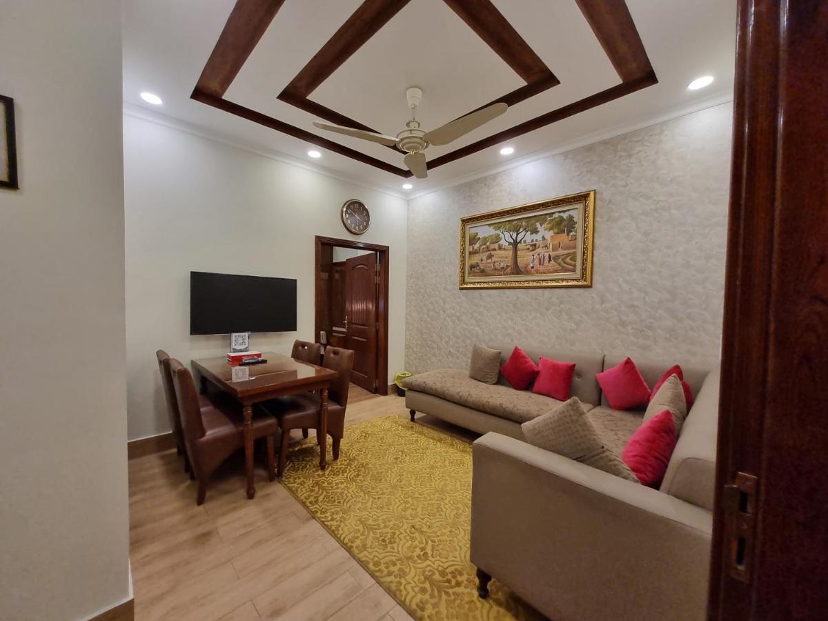 Hayyat Luxury Hotel Suites ลาฮอร์ ภายนอก รูปภาพ