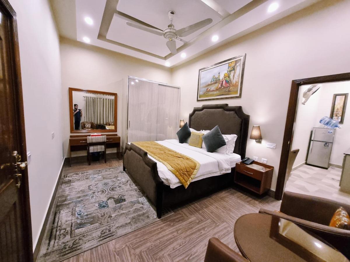 Hayyat Luxury Hotel Suites ลาฮอร์ ภายนอก รูปภาพ