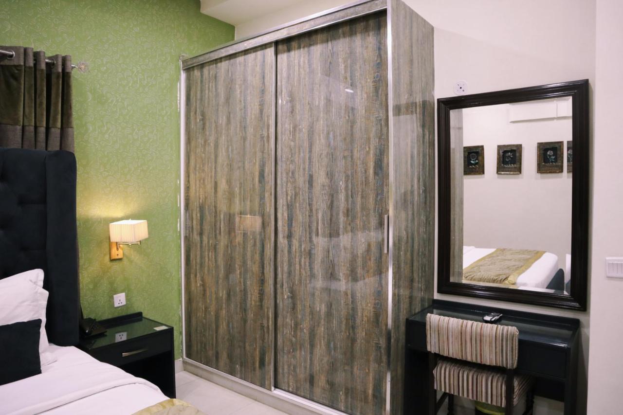 Hayyat Luxury Hotel Suites ลาฮอร์ ภายนอก รูปภาพ
