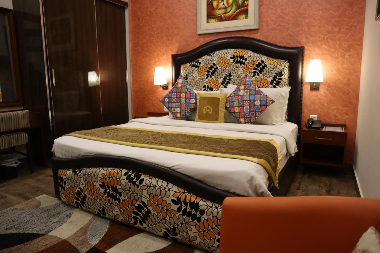 Hayyat Luxury Hotel Suites ลาฮอร์ ภายนอก รูปภาพ