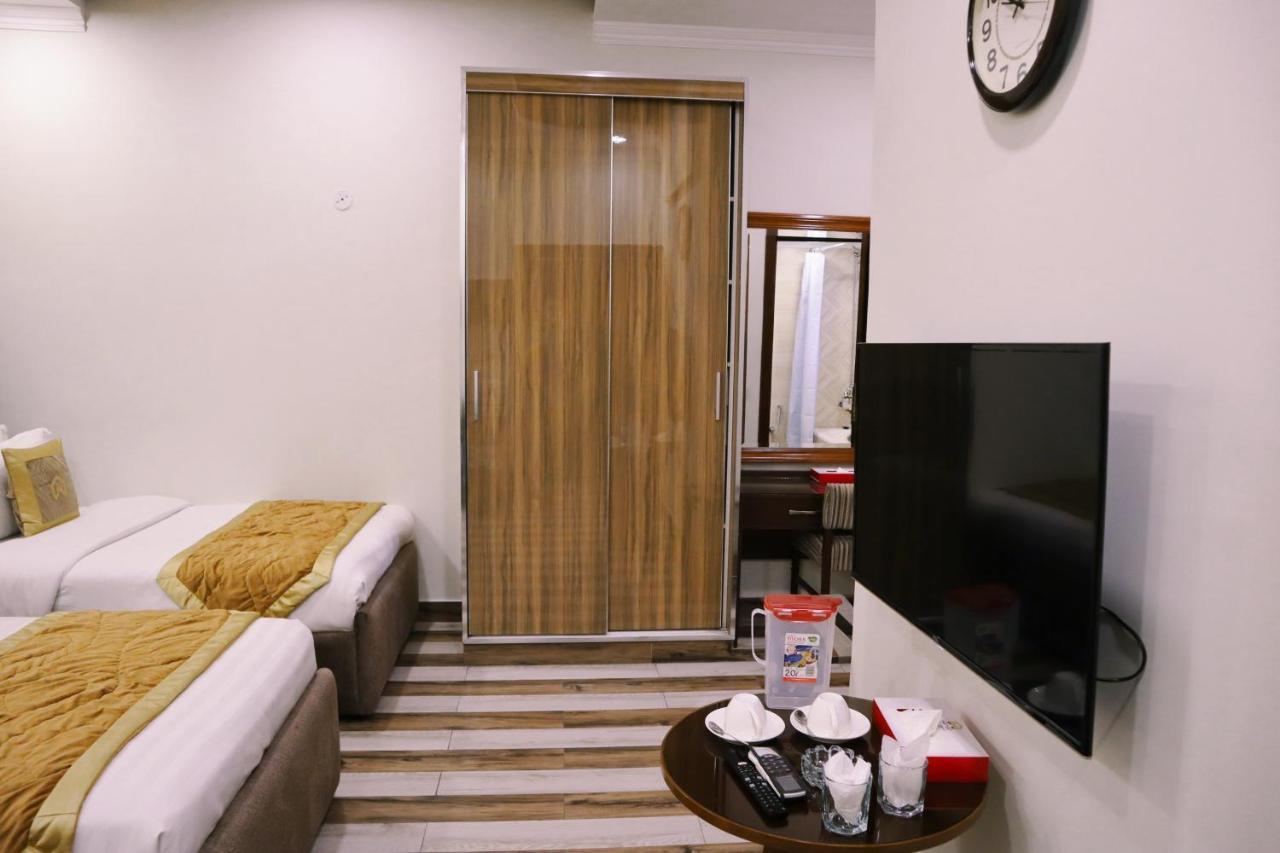 Hayyat Luxury Hotel Suites ลาฮอร์ ภายนอก รูปภาพ