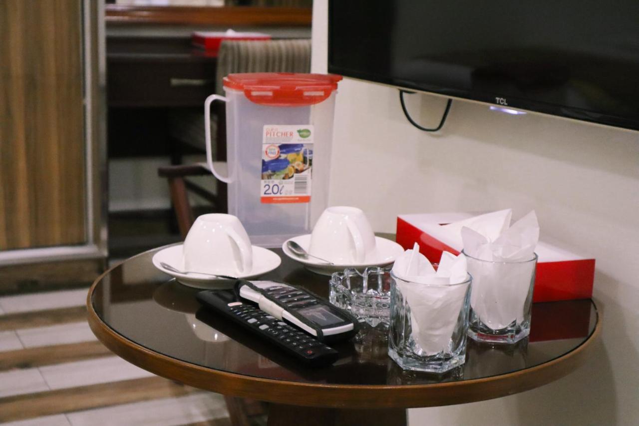Hayyat Luxury Hotel Suites ลาฮอร์ ภายนอก รูปภาพ
